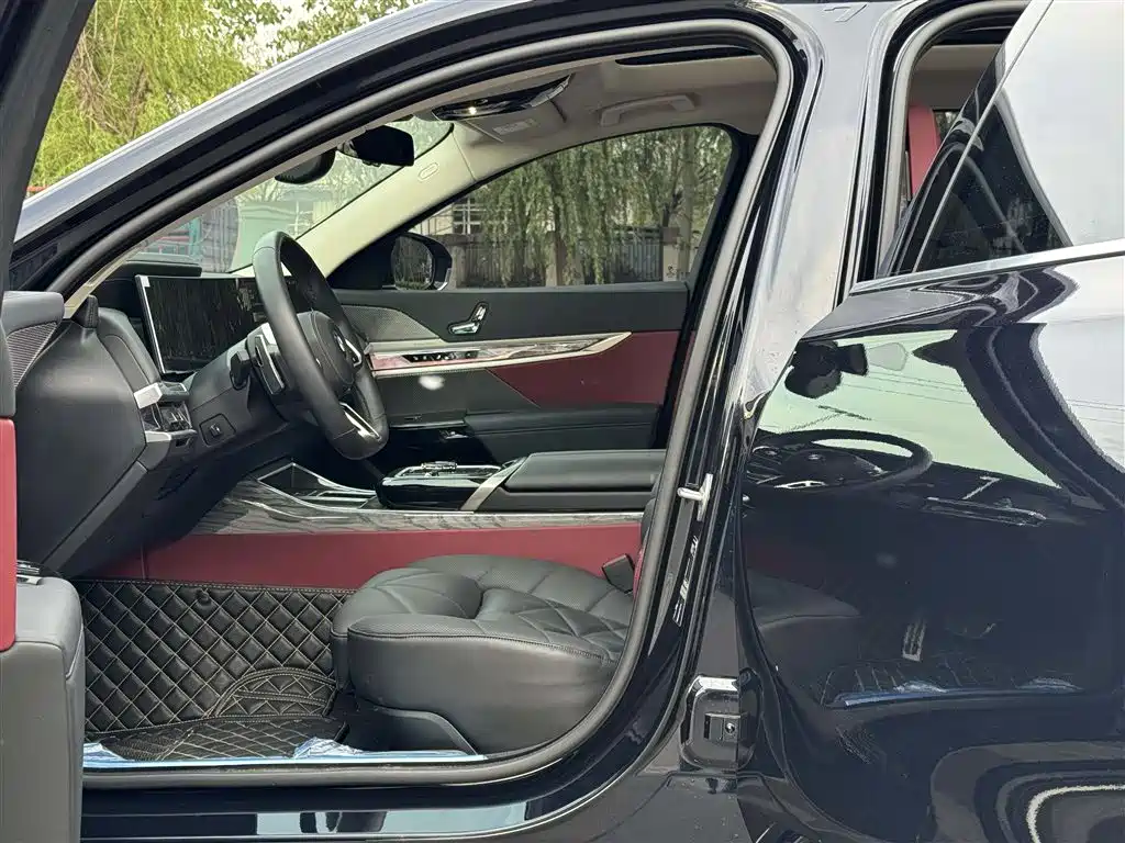 BMW 7 Series 2023 740Li Leading M Sports Package купить на сайте DeffCars