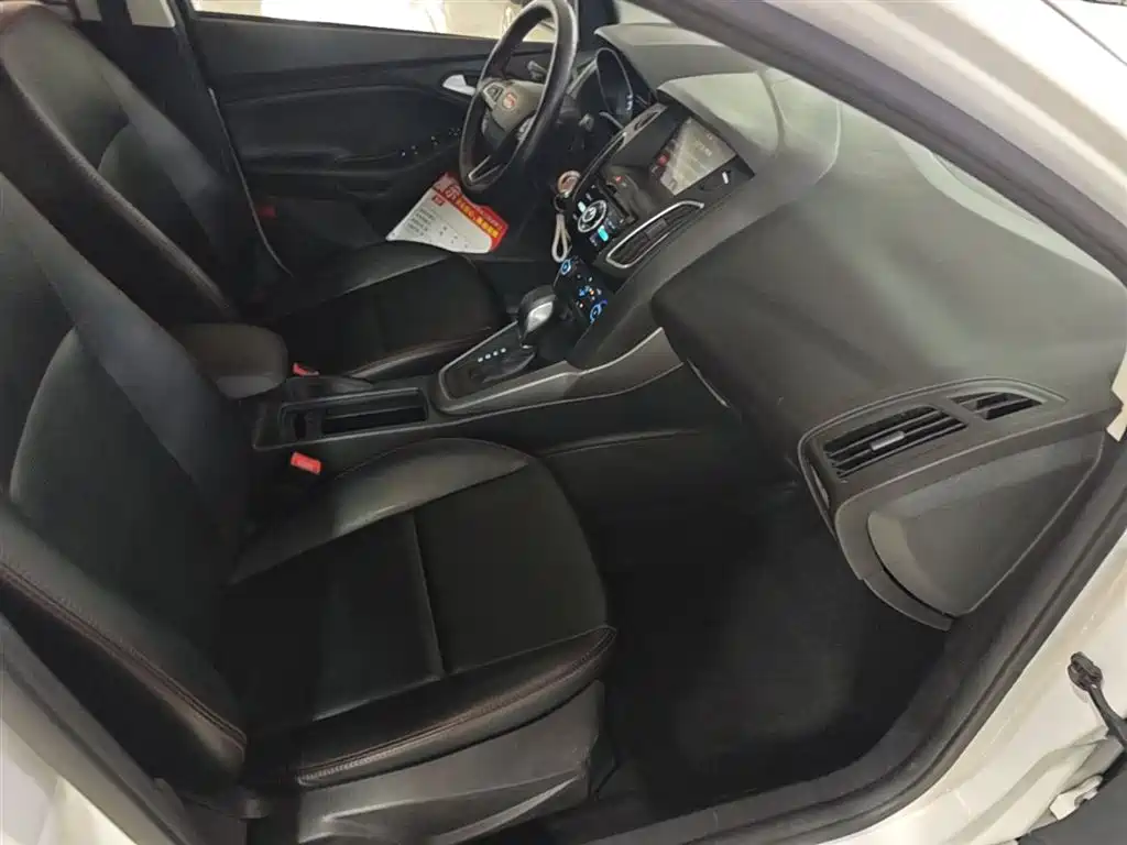 Focus 2018 hatchback classic 1.6L automatic comfort smart mobility version купить на сайте DeffCars