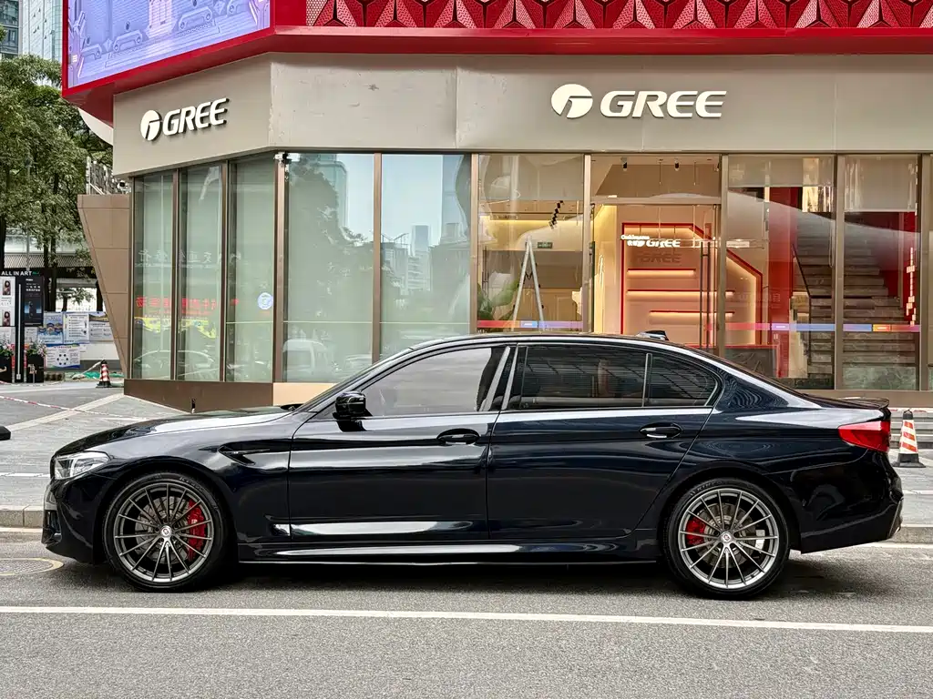 BMW 5 Series 2020 530Li Exclusive M Sports Package купить на сайте DeffCars