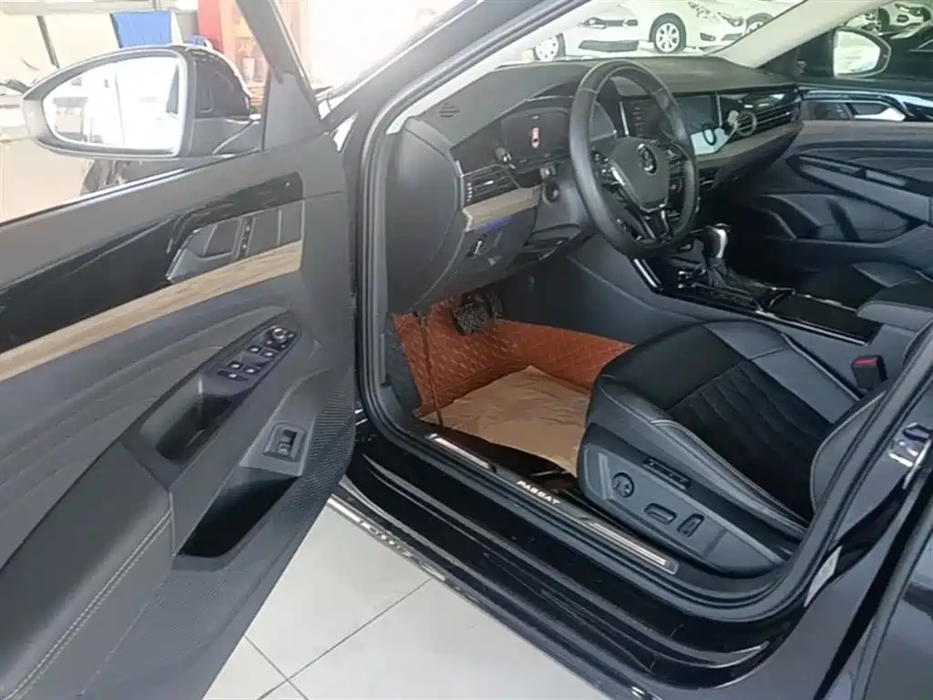 Passat 2021 330TSI Deluxe Edition купить на сайте DeffCars