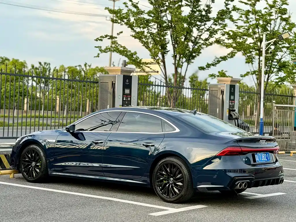 Audi A7L 2022 45 TFSI S-line Dream-Building Crystal Package купить на сайте DeffCars