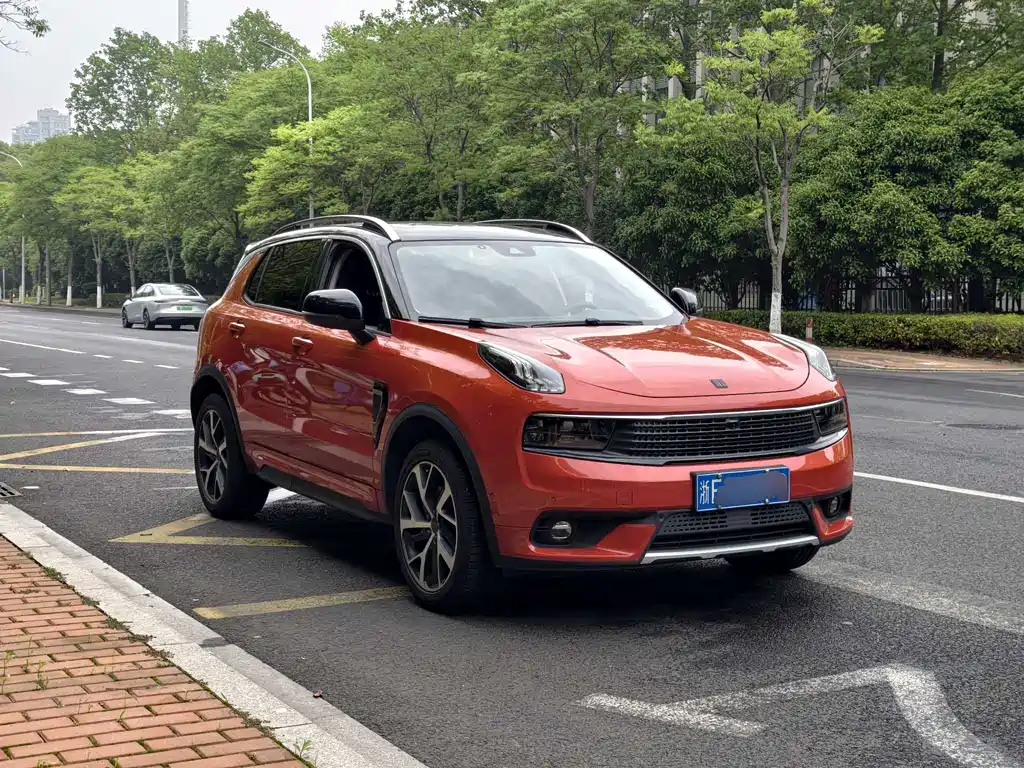 Lynk & Co 01 2017 2.0T 4WD Pro version купить на сайте DeffCars