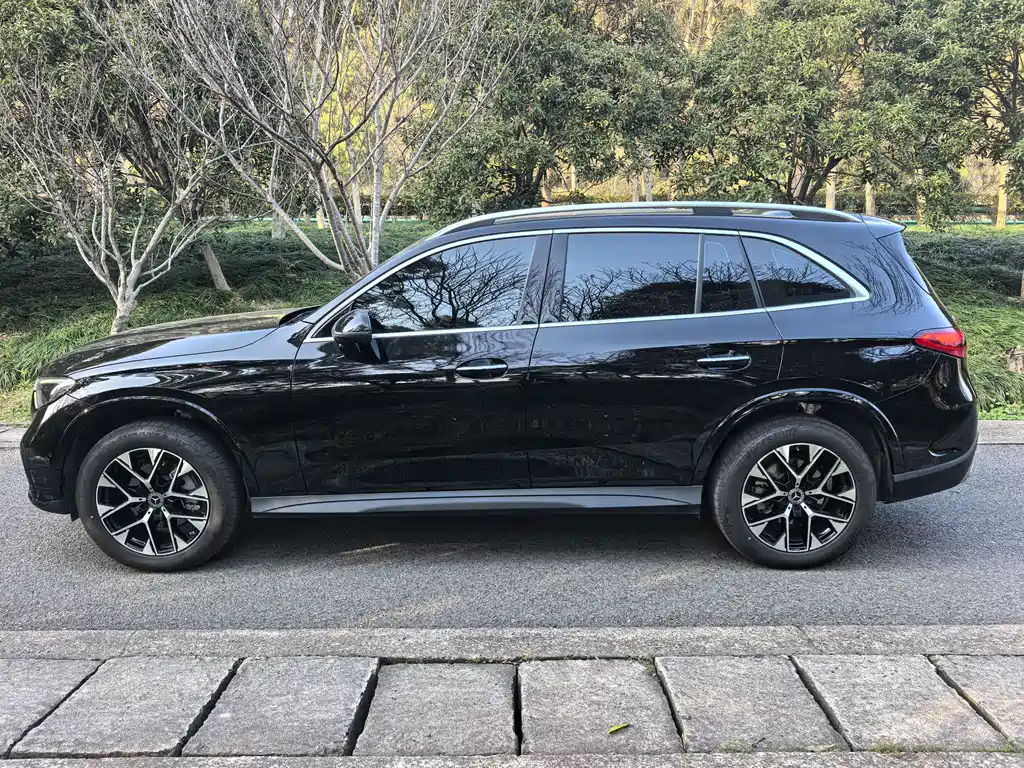 Mercedes-Benz GLC 2023 facelift GLC 260 L 4MATIC luxury model 5 seats купить на сайте DeffCars