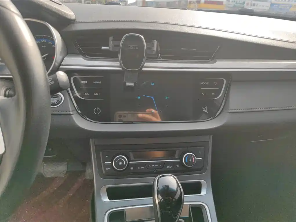 Emgrand 2019 Leading Edition 1.5L CVT Luxury Type National VI купить на сайте DeffCars
