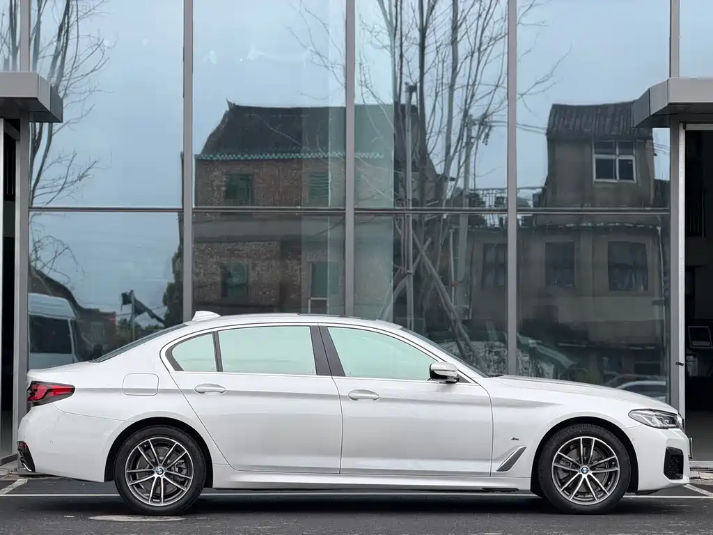 BMW 5 Series 2022 525Li M Sports Package купить на сайте DeffCars