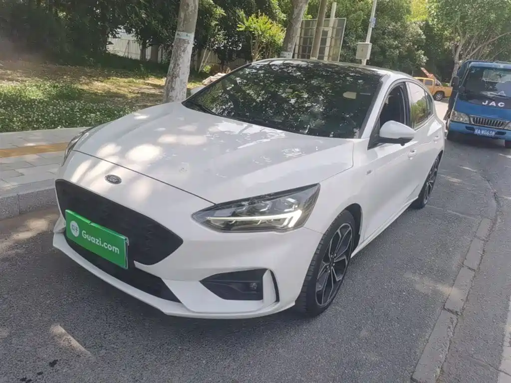 Focus 2021 Hatchback EcoBoost 180 Automatic ST Line купить на сайте DeffCars