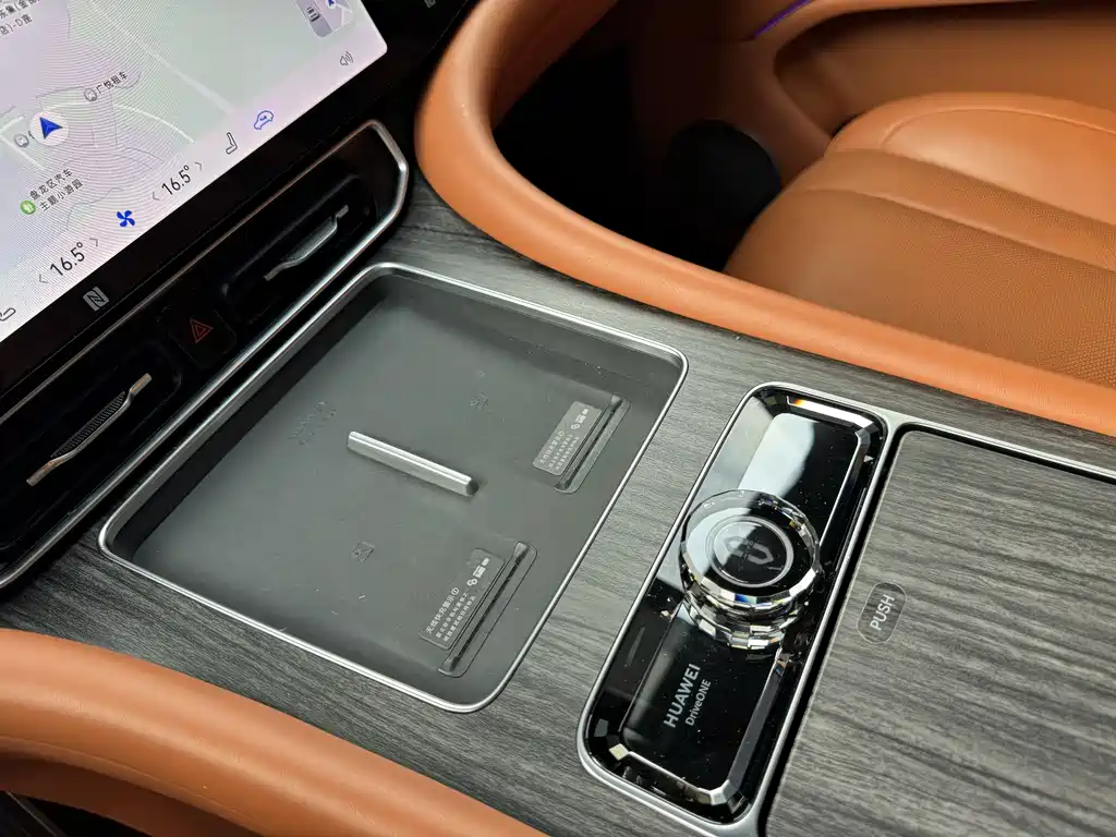 Wenjie M9 2024 extended range Max version 52kWh 6-seater version купить на сайте DeffCars