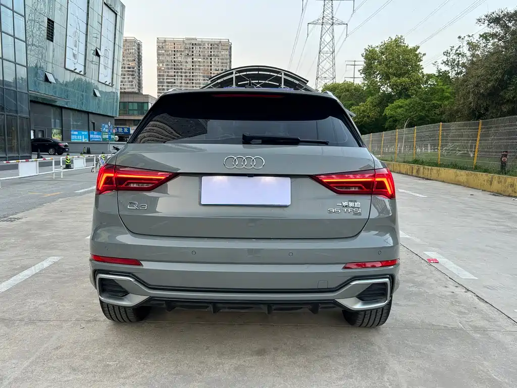 Audi Q3 2024 35 TFSI Fashionable and Dynamic купить на сайте DeffCars