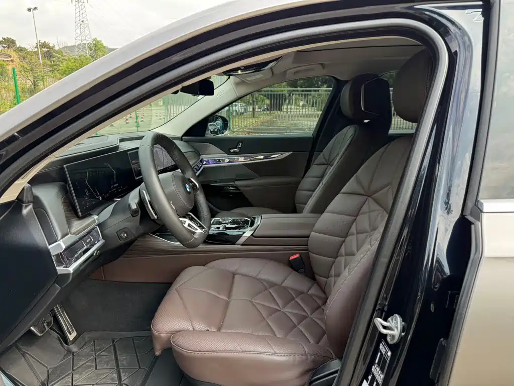 BMW 7 Series 2023 740Li Leading M Sports Package купить на сайте DeffCars