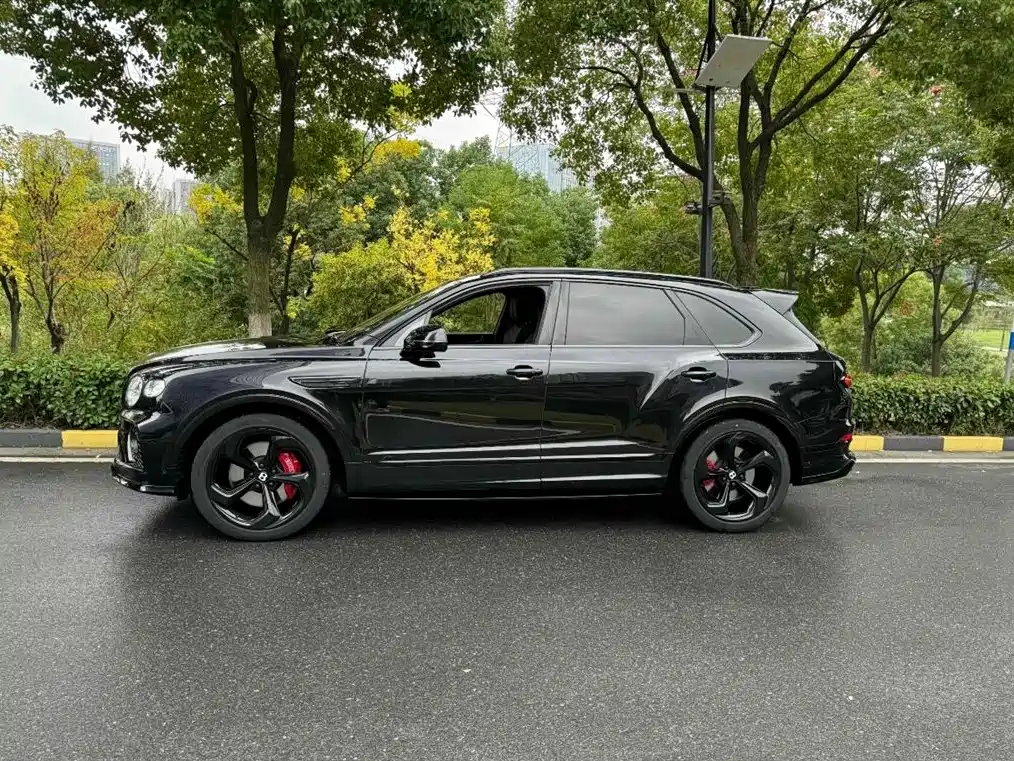 Bentayga 2022 4.0T V8 S купить на сайте DeffCars