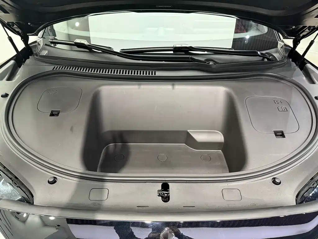 Zhijie R7 2026 pure electric UItra купить на сайте DeffCars