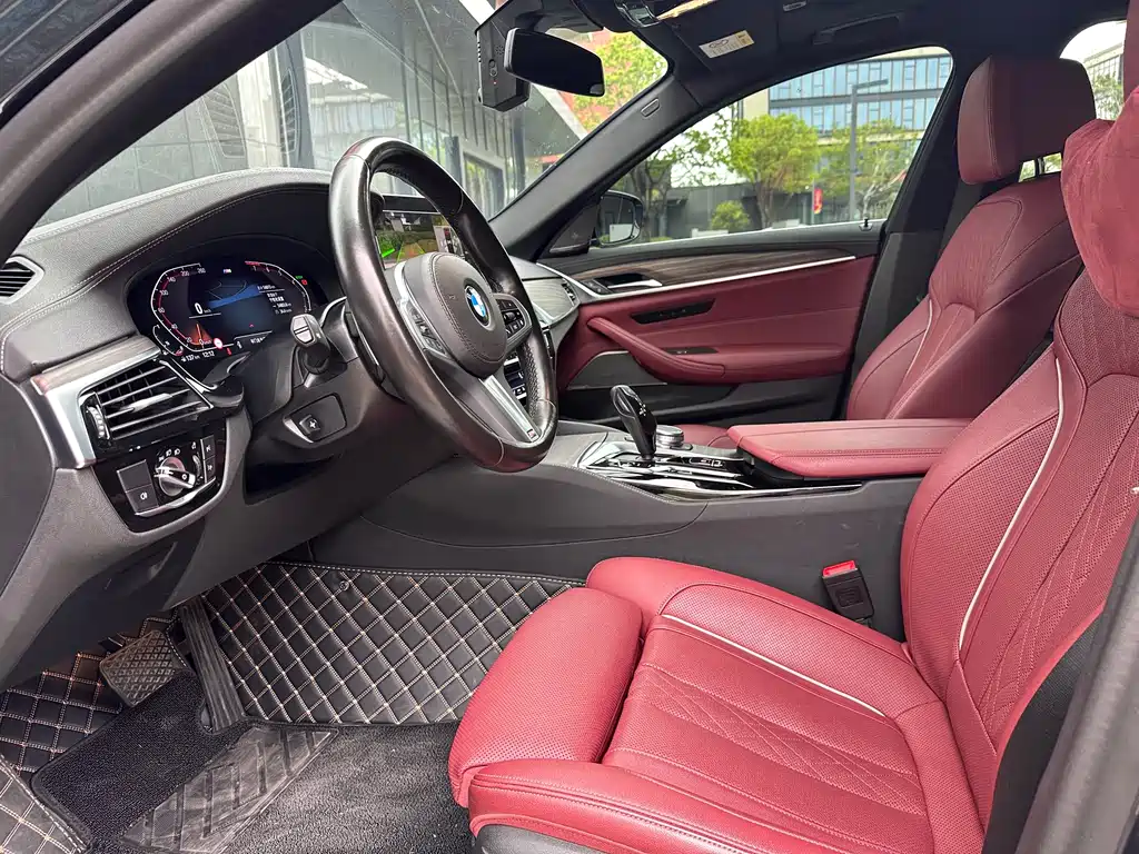 BMW 5 Series 2022 Facelift Three 530Li Exclusive M Sports Package купить на сайте DeffCars