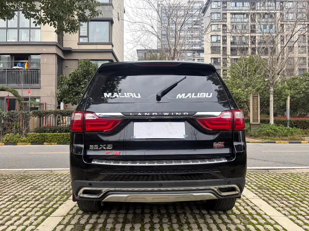 Landwind X8 2017 2.0T gasoline 4X2 luxury model купить на сайте DeffCars