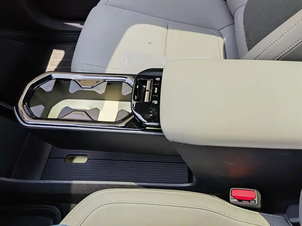 Volvo EX30 2025 Rear Drive Long Range Ultra купить на сайте DeffCars