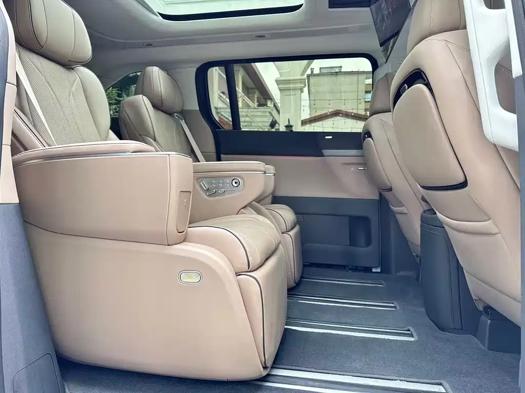 Xpeng X9 2025 pure electric 740 long battery life Max купить на сайте DeffCars