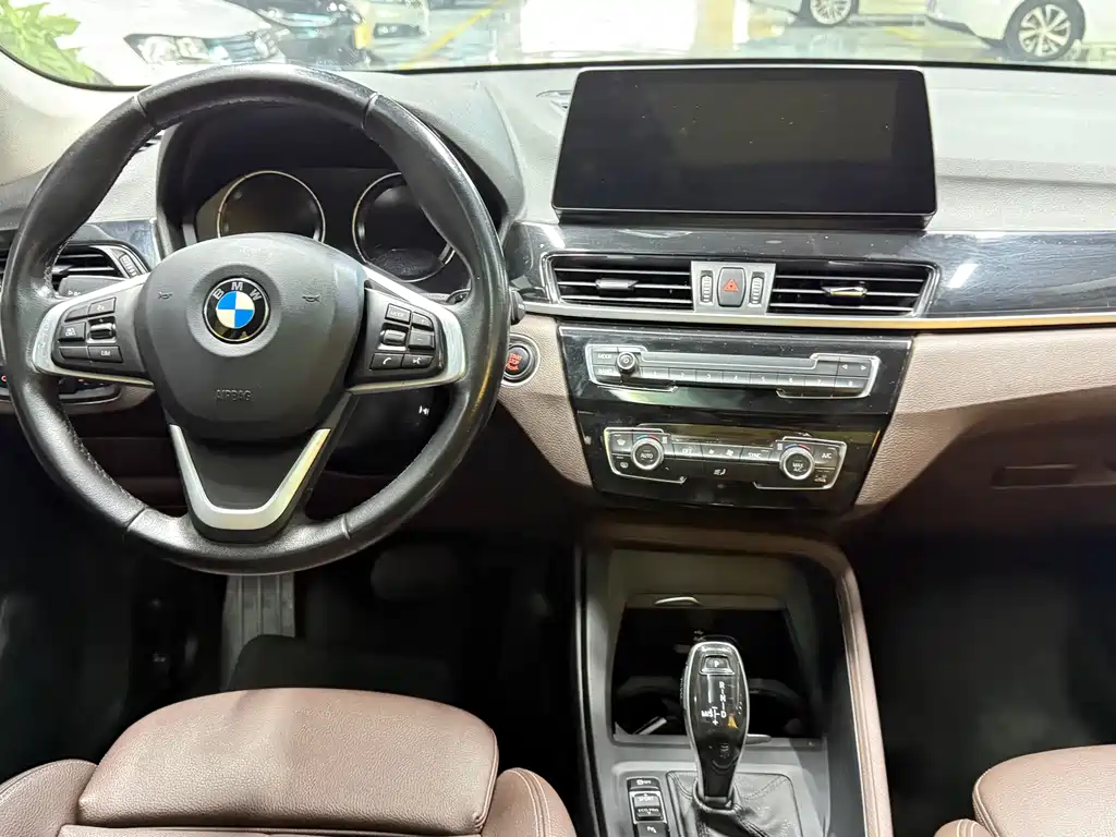 BMW X1 2020 sDrive25Li Leading Model купить на сайте DeffCars
