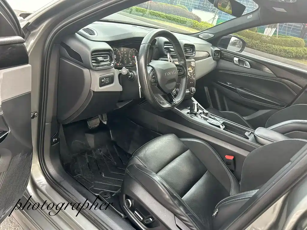 Lynk & Co 03 2022 2.0TD DCT Pro купить на сайте DeffCars