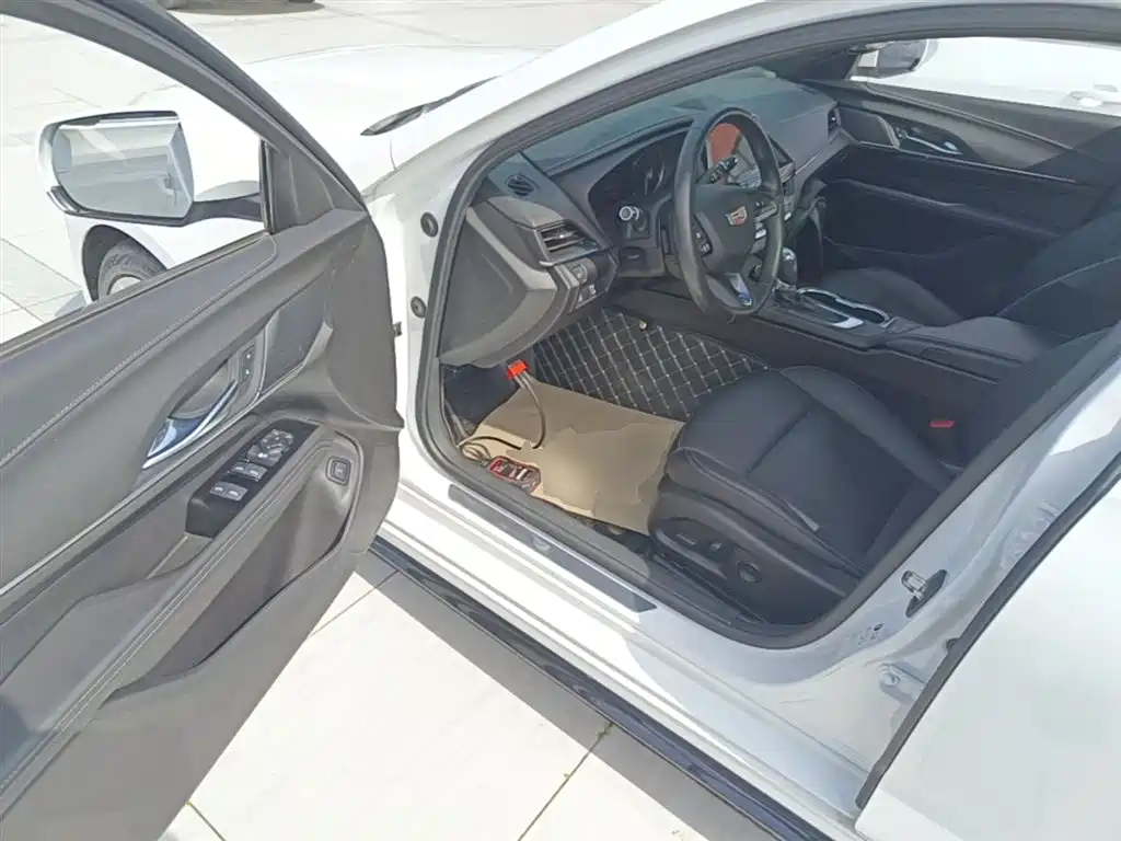 Cadillac CT4 2021 28T Fashion Model купить на сайте DeffCars