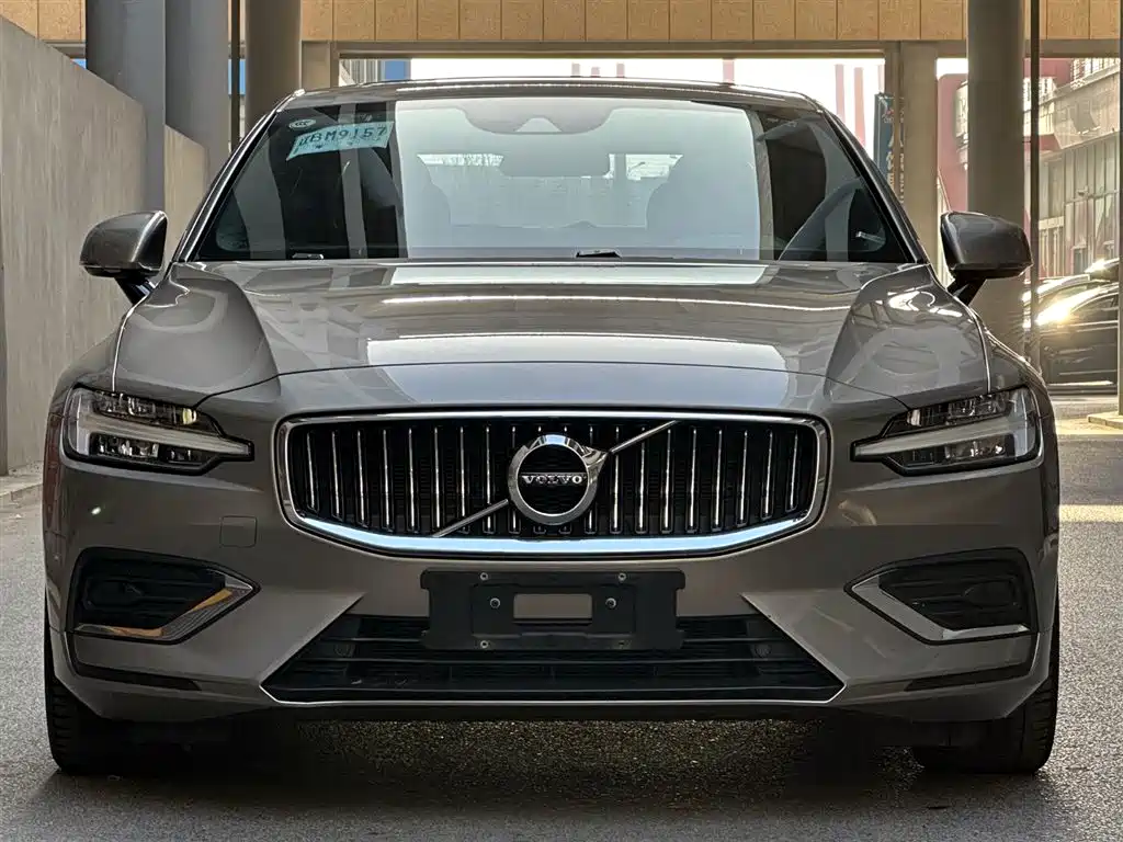 Volvo S60 2022 B4 Zhiyi Luxury Edition купить на сайте DeffCars