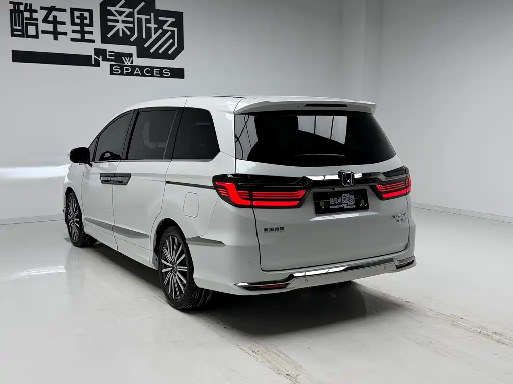 Alison 2022 2.0L e:HEV Luxury First Edition купить на сайте DeffCars