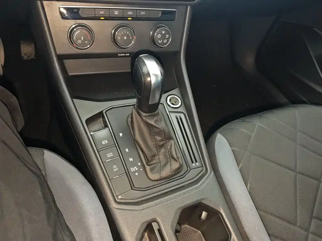 Lavida 2023 facelift 1.5L automatic Deyi version купить на сайте DeffCars
