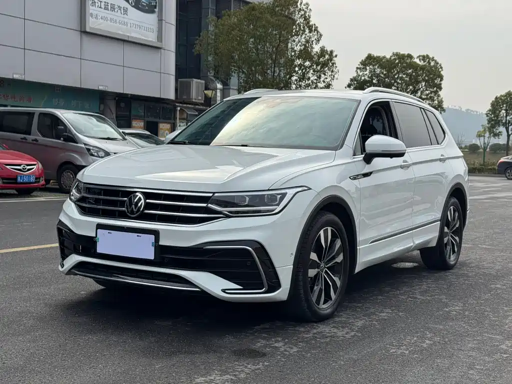 Tiguan L 2023 330TSI automatic two-wheel drive R-Line version купить на сайте DeffCars
