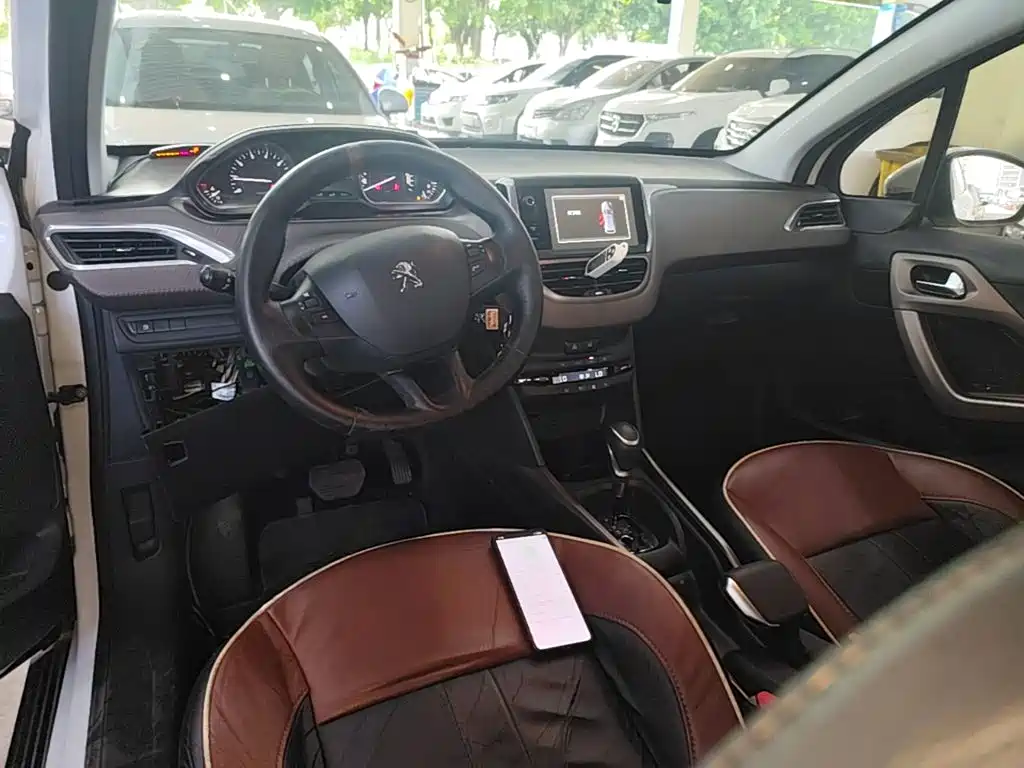 Peugeot 2008 2014 1.6L Automatic Fashion Edition купить на сайте DeffCars