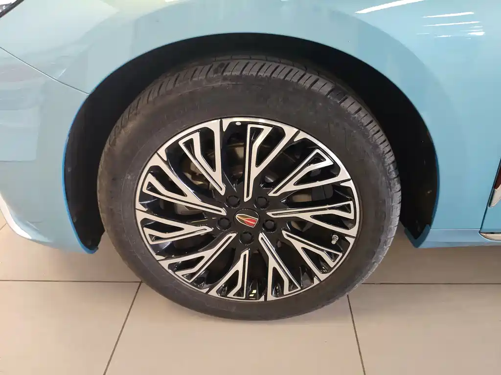 Hongqi H5 2024 1.5T HEV Zhilian Qichang Edition купить на сайте DeffCars