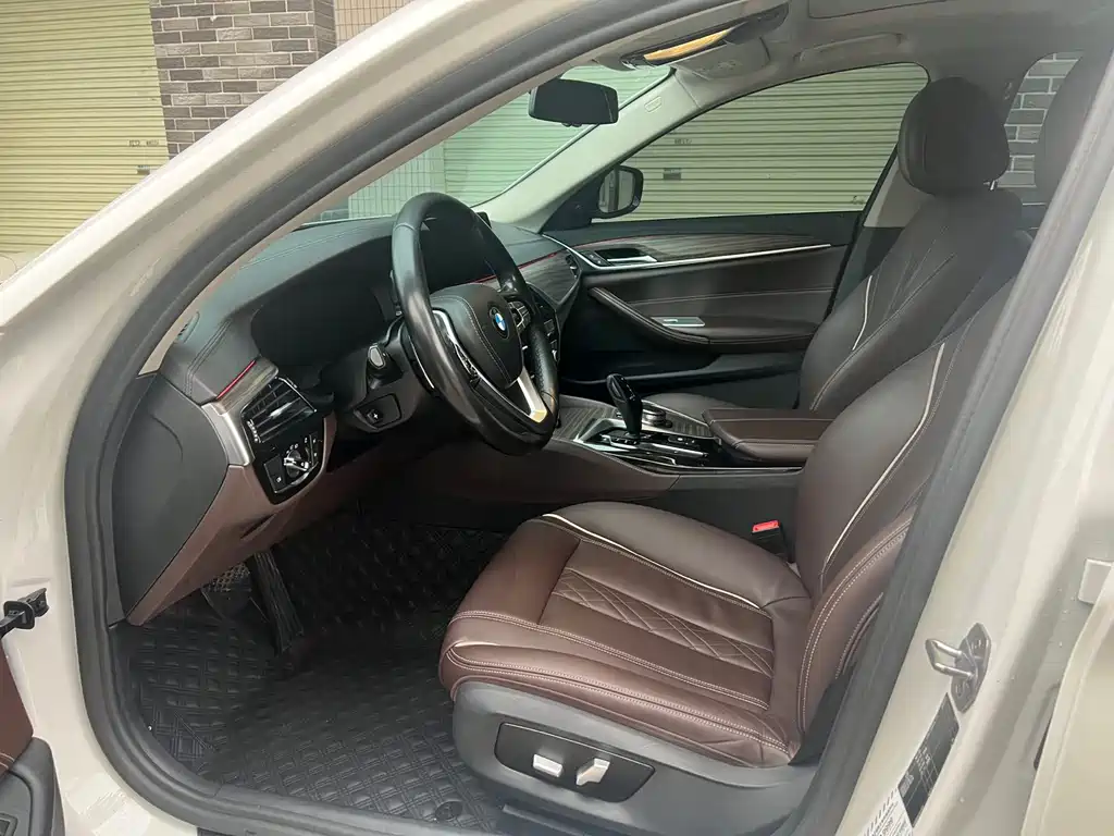 BMW 5 Series 2019 530Li Leading Luxury Package купить на сайте DeffCars