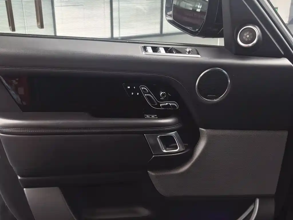 Range Rover 2018 3.0 SC V6 Vogue Edition купить на сайте DeffCars