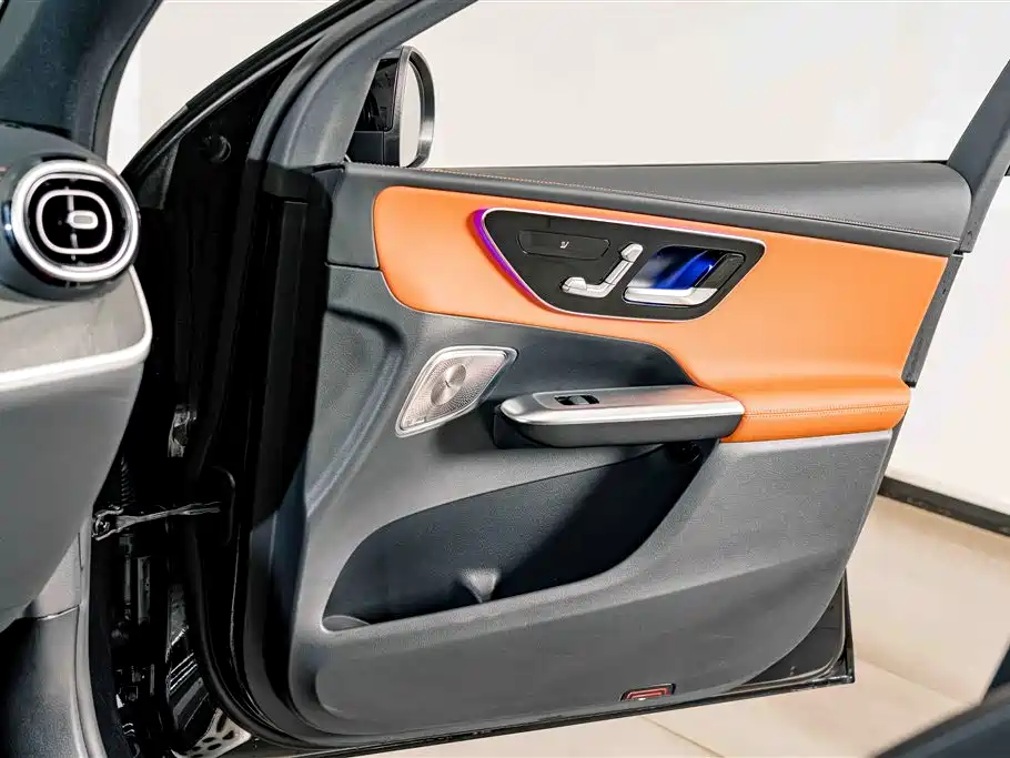 Mercedes-Benz GLC Coupe 2024 GLC 260 4MATIC Coupe SUV купить на сайте DeffCars