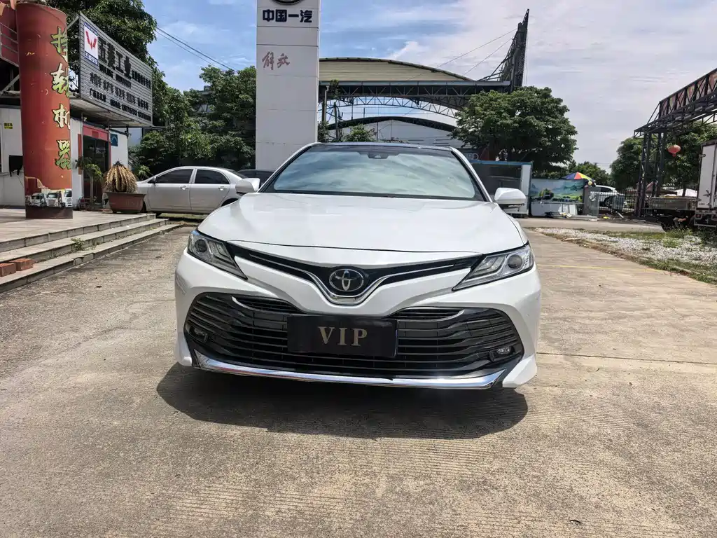 Camry 2018 2.0G Deluxe Edition купить на сайте DeffCars