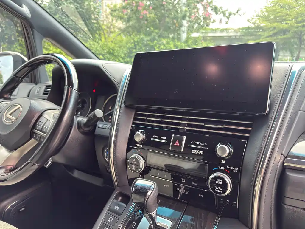 Lexus LM 2020 300h four-seat Royal Edition купить на сайте DeffCars