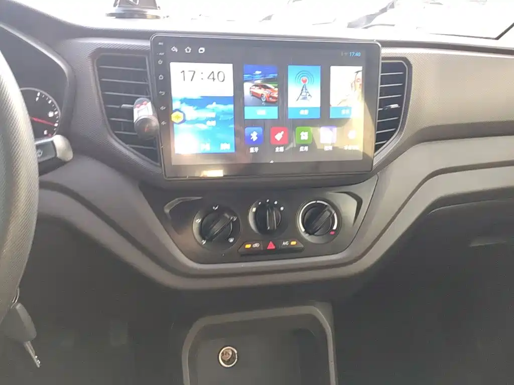 Wuling Hongguang V 2022 1.5L Enjoyable Edition Electric Power Assist LAR купить на сайте DeffCars