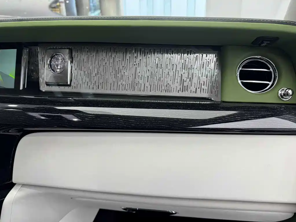 Phantom 2018 6.7T long wheelbase version купить на сайте DeffCars