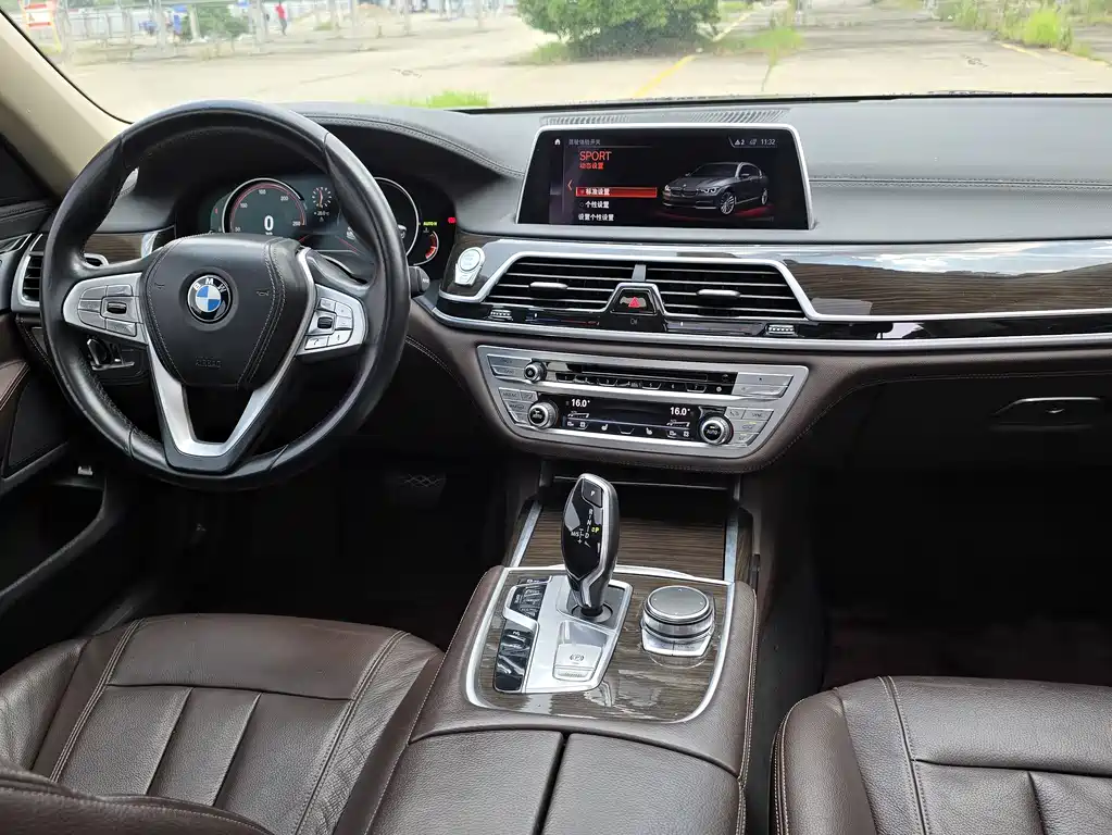 BMW 7 Series 2016 730Li Leading Model купить на сайте DeffCars