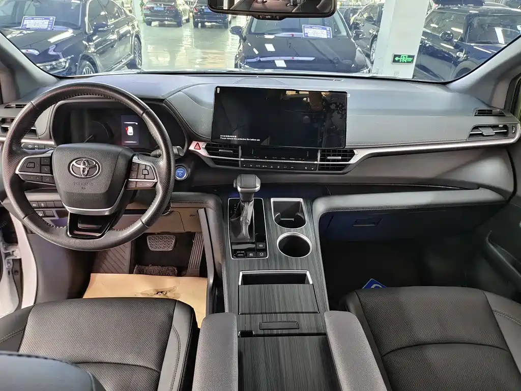 SIENNA 2023 2.5L Hybrid Premium Edition купить на сайте DeffCars