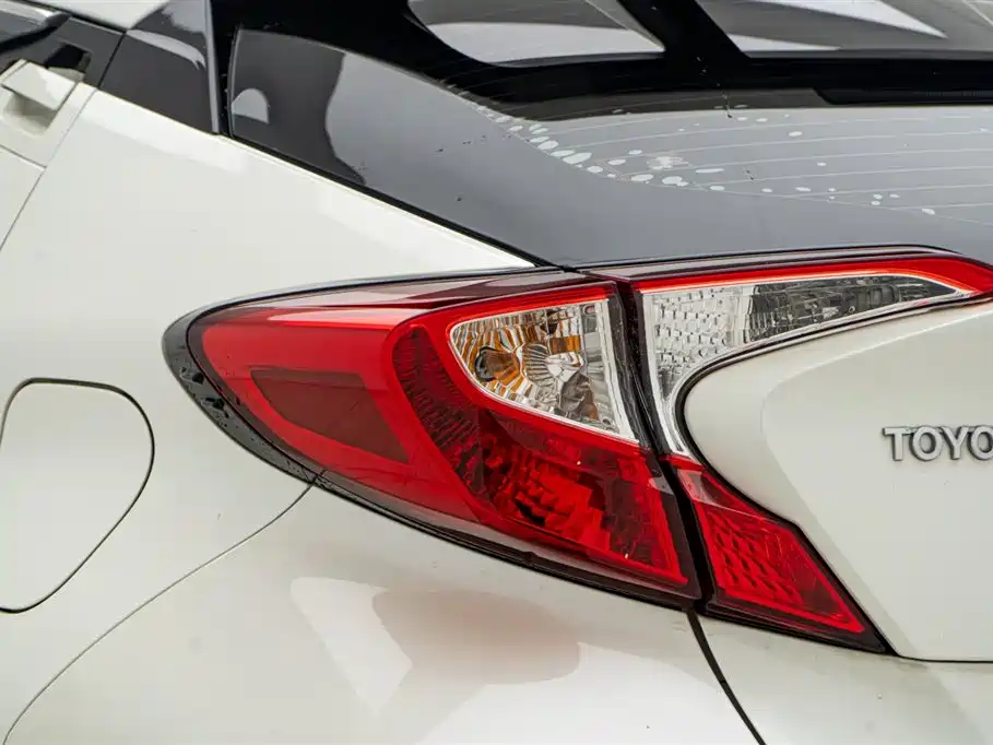 Toyota C-HR 2020 2.0L Leading Edition купить на сайте DeffCars