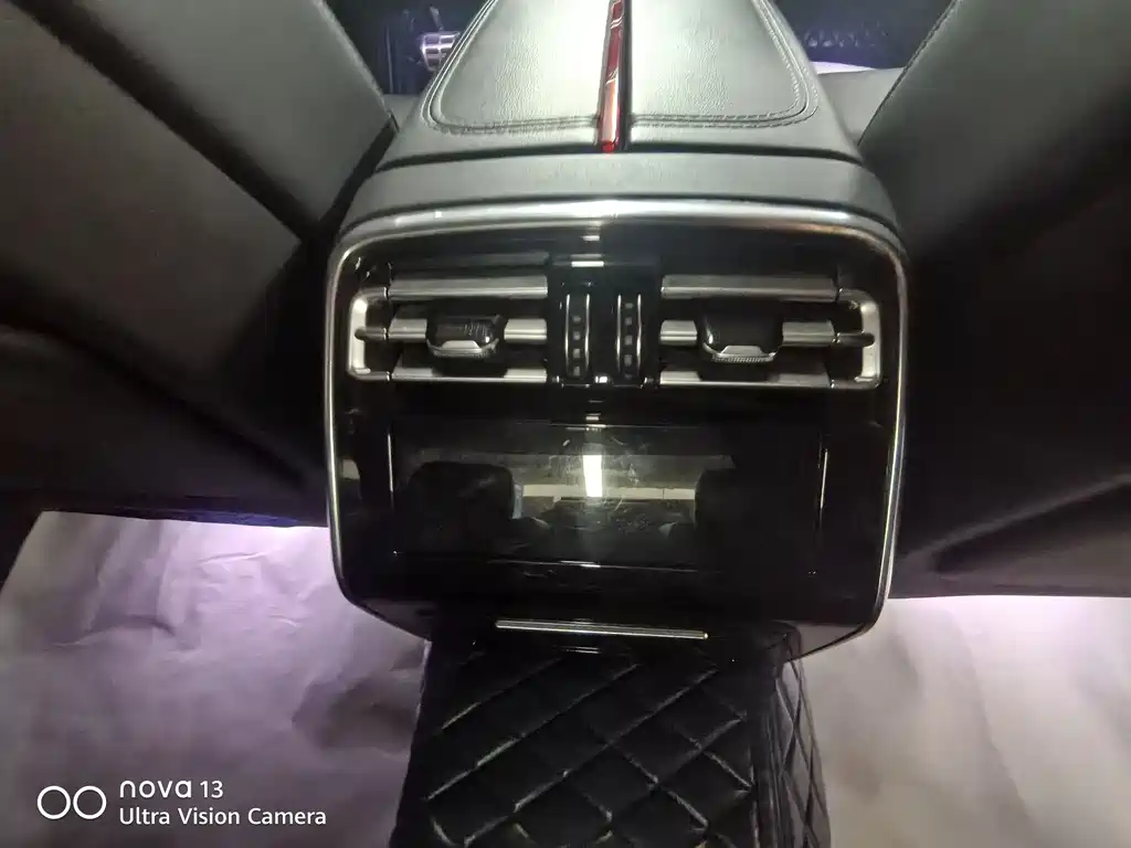 Hongqi H9 2020 2.0T Zhilian Flagship Edition купить на сайте DeffCars