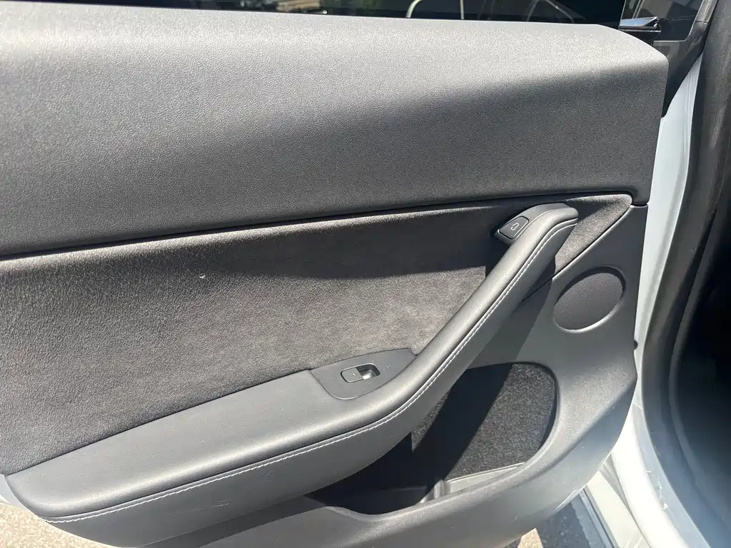 Model Y 2023 rear-wheel drive version купить на сайте DeffCars