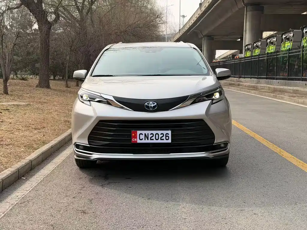 SIENNA 2021 2.5L Hybrid Comfort Edition купить на сайте DeffCars