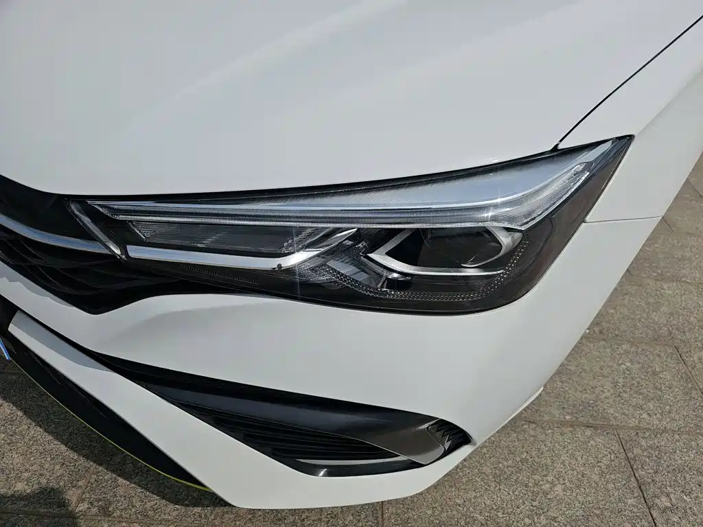 Roewe i5 2021 1.5L CVT Platinum Edition купить на сайте DeffCars