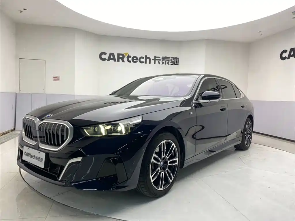 BMW 5 Series 2024 530Li Leading M Sports Package купить на сайте DeffCars