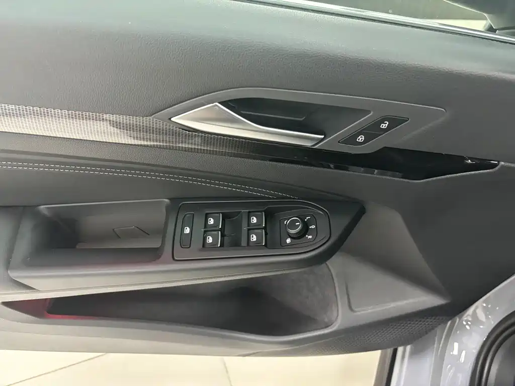 Golf 2023 280TSI DSG R-Line Lite купить на сайте DeffCars