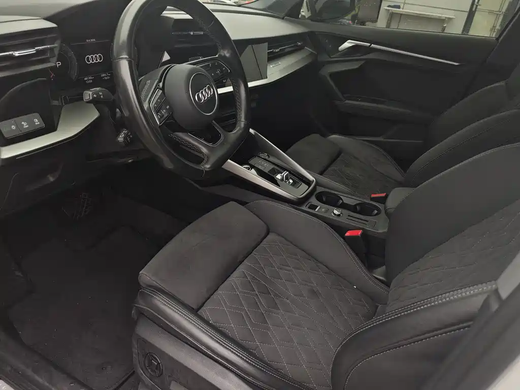 Audi A3 2024 Sportback 35 TFSI luxury sports model купить на сайте DeffCars