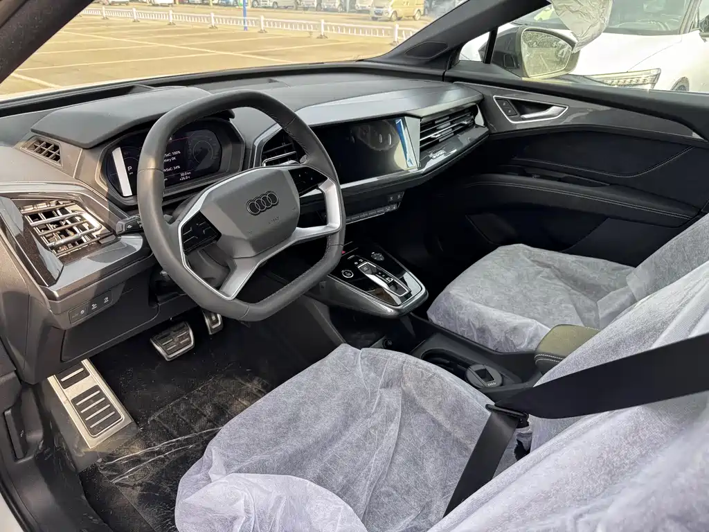 Audi Q5 e-tron 2023 40 e-tron Shiny Mecha Suit купить на сайте DeffCars