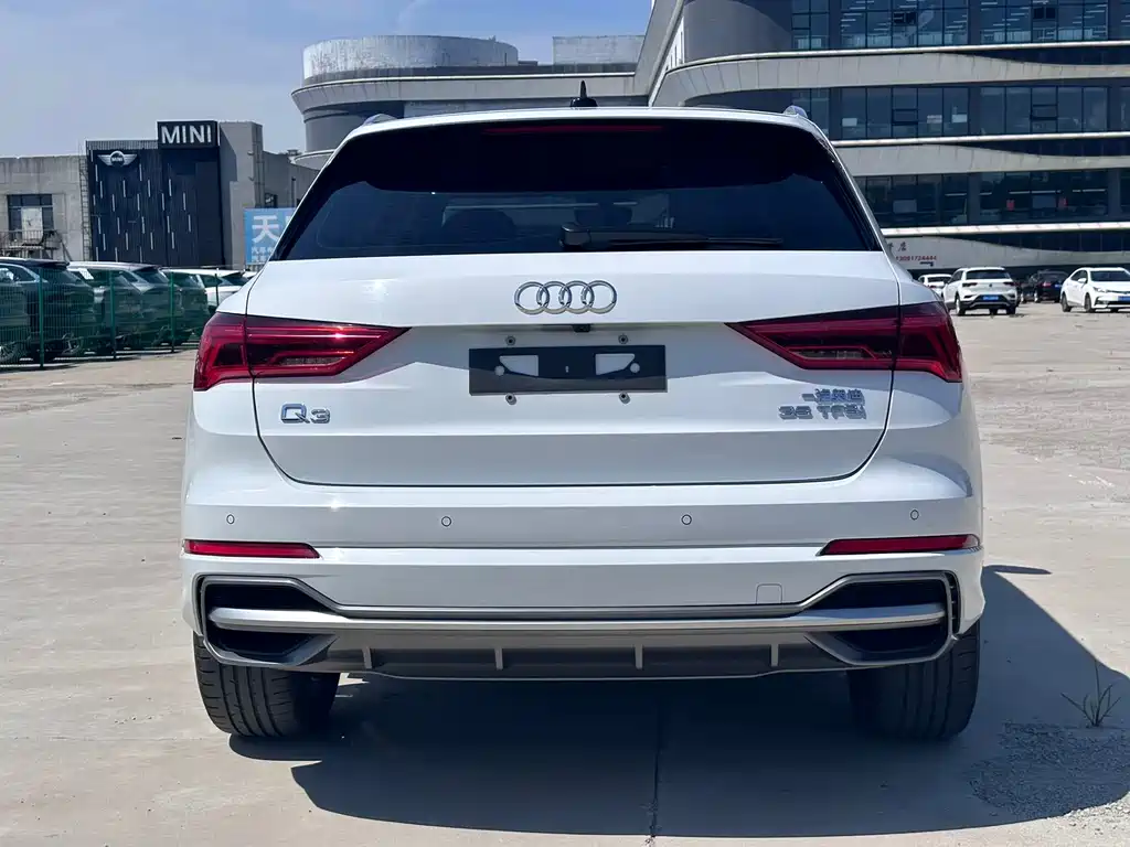 Audi Q3 2022 35 TFSI Fashionable and Dynamic купить на сайте DeffCars