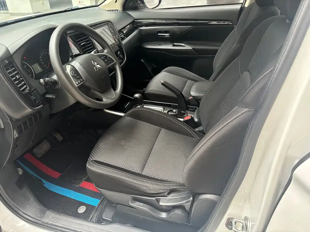 Outlander 2021 facelift 2.0L 2WD smooth version 5 seats купить на сайте DeffCars