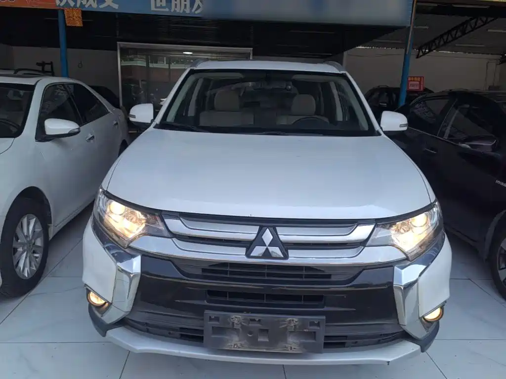 Outlander 2018 2.0L 2WD Honor Edition 5 seats купить на сайте DeffCars