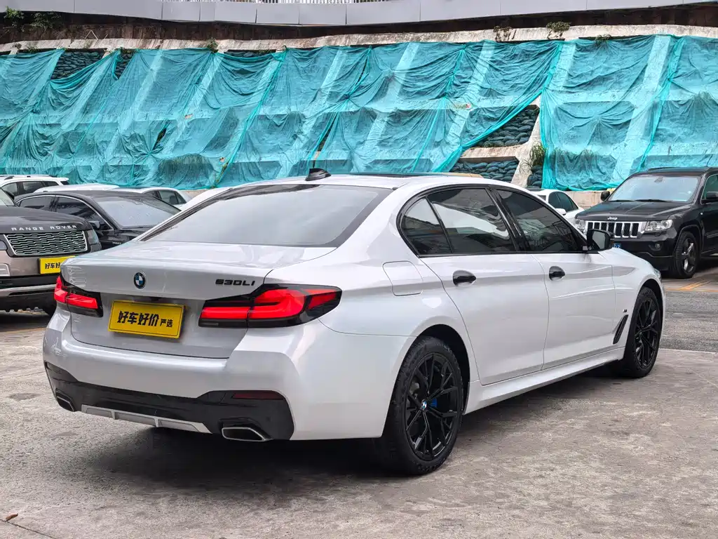 BMW 5 Series 2023 530Li Exclusive M Sports Package купить на сайте DeffCars